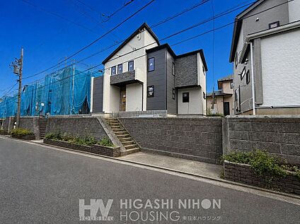 前面道路含む外観