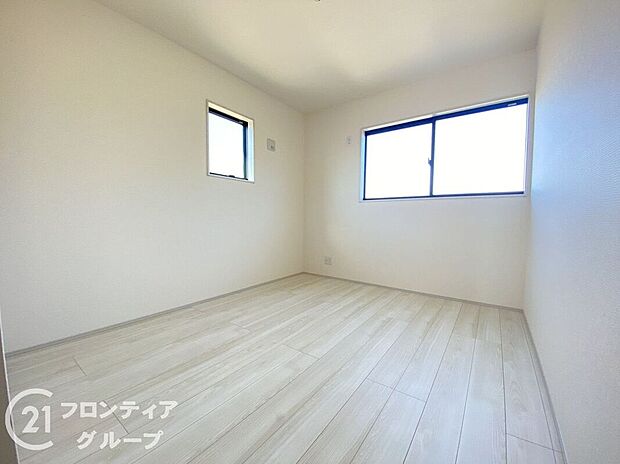 室内はシンプルな仕様となっており、それぞれの好みに合わせたインテリアで、趣味に合わせてレイアウトしやすくなっております。