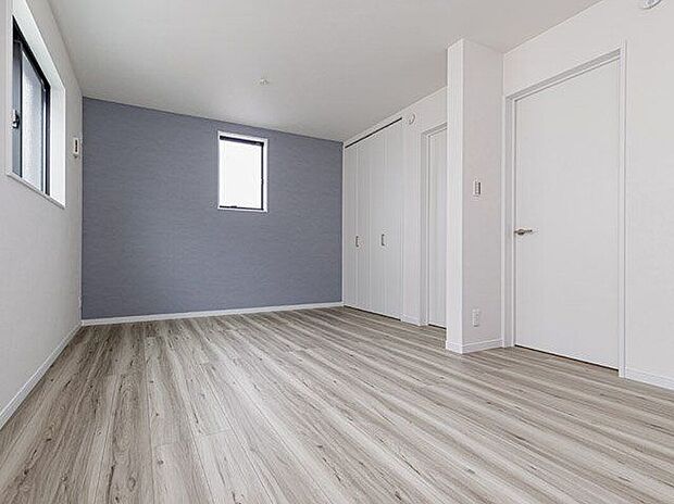 【施工例/洋室】さまざまな色味と相性の良いグレーのグラデーションで、やわらかく優しい印象を持たせてくれる、心安らぐデザインです。