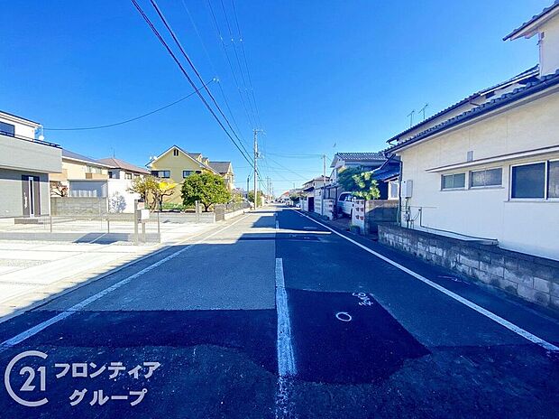 【前面道路含む外観】現地写真更新!現地ご案内とともに住宅ローンのご相談も承ります!実際の道路幅や雰囲気は、ぜひ一緒に現地で確認いたしましょう