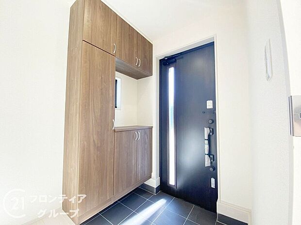 【玄関】玄関は防犯性の優れたダブルロックドアです!