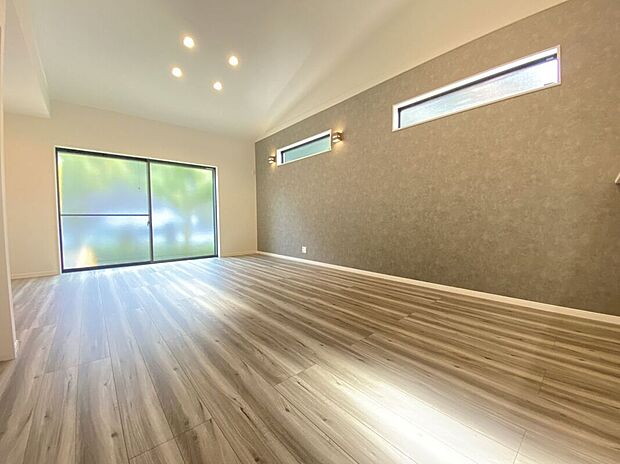 【同仕様画像　（その他内観）】【施工例／洋室】スタイル：カームグレイッシュさまざまな色味と相性の良いグレーのグラデーションで、やわらかく優しい印象を持たせてくれる、心安らぐデザインです。