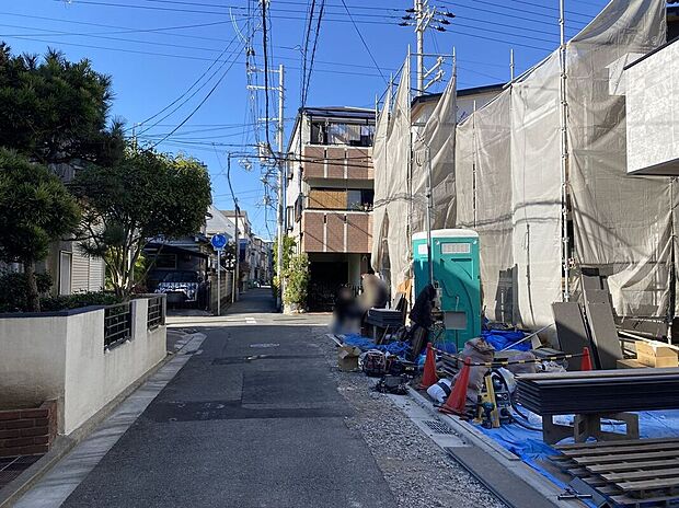 【前面道路含む外観】【現地写真】充実したアフターサポートで安心！当社は誠実に、丁寧に、お客様一人ひとりに永く安心してお住まいいただけるようなお付き合いをさせていただきます