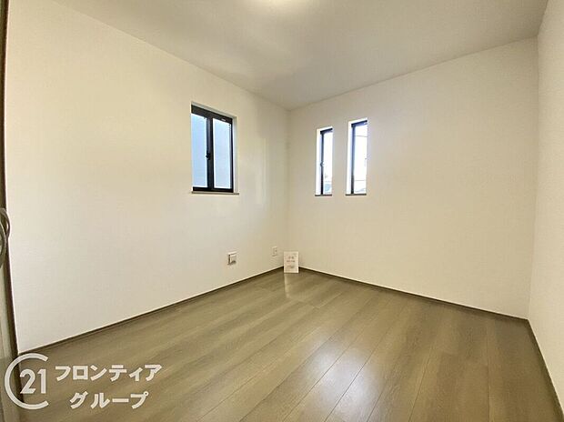 【子供部屋】フローリング材には、木目や色調など木材特有の風合いがあり、ナチュラルな美しさで、日々の生活に温もりを与えてくれます。