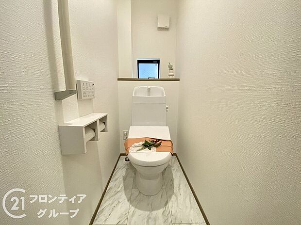 【トイレ】トイレは1階と2階の2カ所に設置!階段を上り下りせずに使用できるので、高齢の方にも安心です!