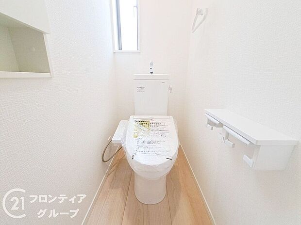 【トイレ】オート開閉のフタなので、手を触れず清潔・快適なトイレです!