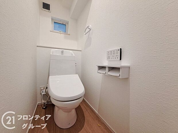 【トイレ】トイレは1階と2階の2カ所に設置!階段を上り下りせずに使用できるので、高齢の方にも安心です!