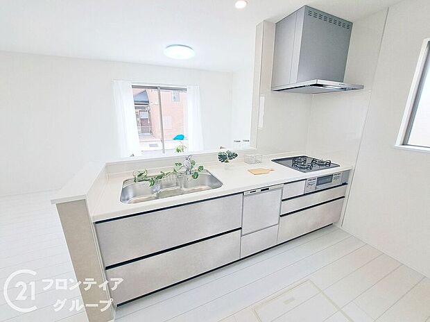 【その他設備】お手入れしやすい3口コンロ!お料理が楽しくなりそうですね