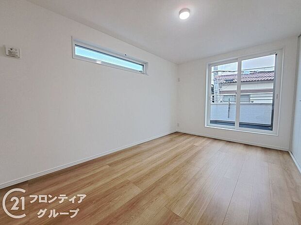 2面採光の明るい洋室は寝室にも子供部屋にも最適ですね