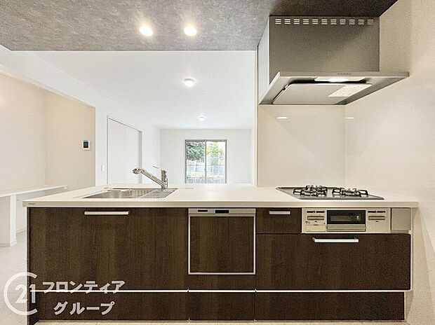 キッチンは、料理を楽しむための機能的な空間で、効率的な作業をサポートします