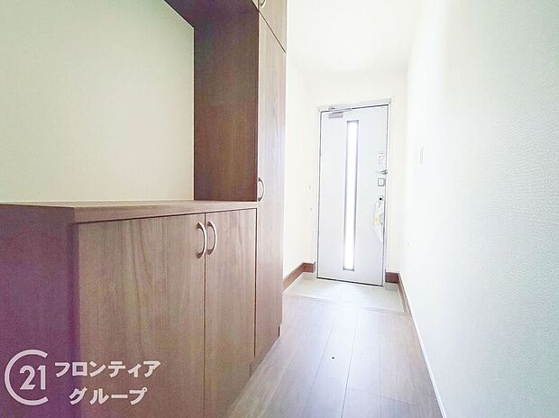 【玄関】玄関は防犯性の優れたダブルロックドアです!