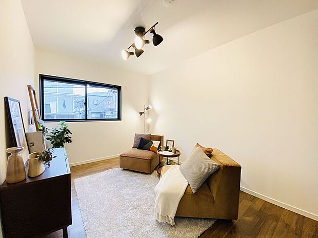 【子供部屋】机やベッドを置いても充分な広さがあります