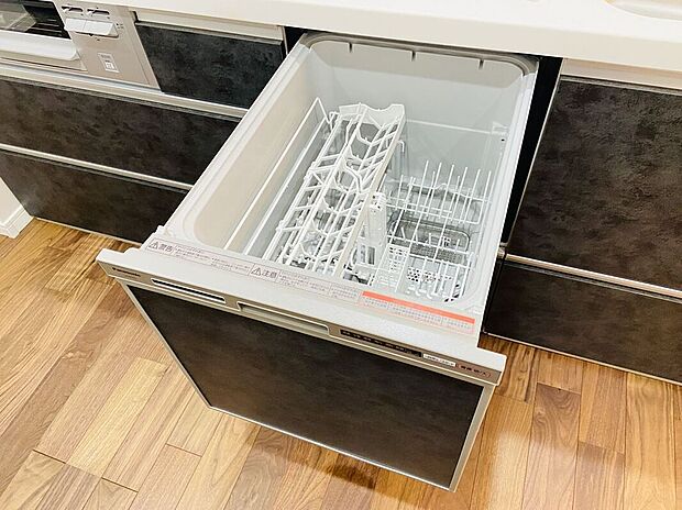 【その他設備】便利な食洗器を完備したキッチンで、家事の時間を短縮できます。毎日の食後の片付けが楽になり、家族との時間をもっと楽しめます!