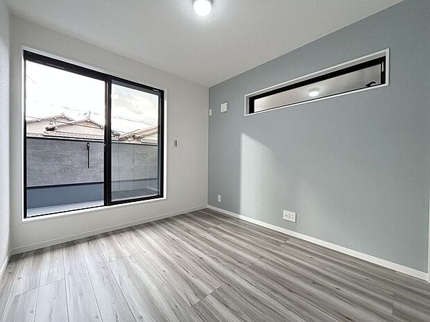 エアコンや照明、カーテンの開閉までスマホ1つで完結。仕事帰りに操作して帰宅後すぐに快適な空間を堪能することができます。