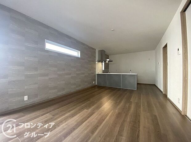 大空間リビングは毎日家族が笑顔で生活する空間であるリビング。広さと明るさには拘ってほしい空間です。お子様の成長に合わせて家具の配置なども広いからこそ可能です。