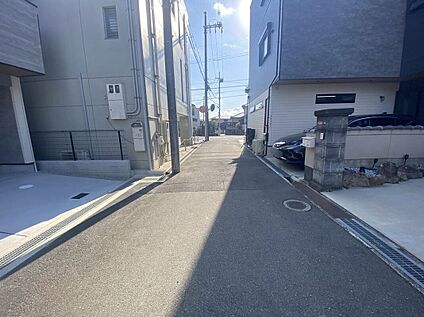 前面道路含む外観