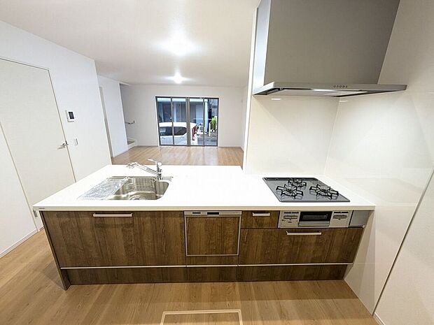 対面式キッチンで、ご家族とお話しながらお料理ができる楽しい空間です