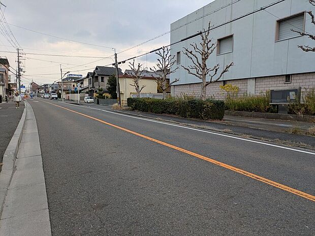 【前面道路含む外観】多様化する住まいのお悩みを当社へお気軽にご相談下さい
