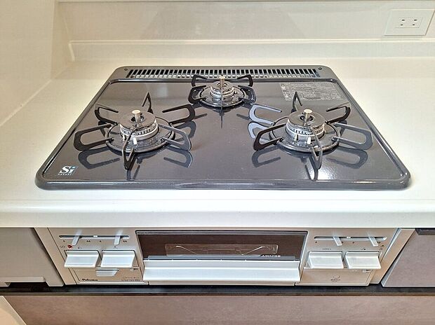 【その他設備】三口コンロで同時に複数の調理が可能です