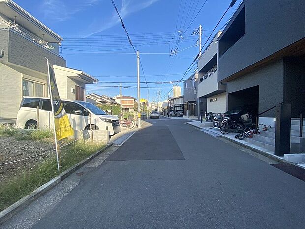 【外観】【現地前道】\資金計画のお悩みお任せください!/最新FPシステムを使った資金計画のシミュレーションや専属のファイナンシャルプランナーがお金回りの整理をお手伝いします!住宅ローンもお任せ♪