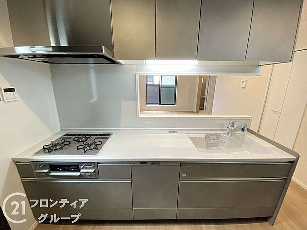 浄水器付き。飲料水だけでなく料理にも幅広くおいしい水をご利用いただけます。