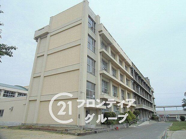 明石市立大蔵中学校(約260m)