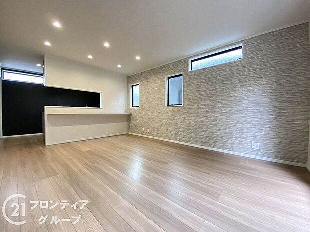 【リビング】LDK15帖以上なので、広々とした快適スペースです。