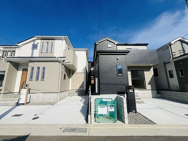 外壁には雨の汚れを浮かして洗い流す、クリーニング機能付きサイディング材を採用しております。自然の力でいつまでも綺麗な外観が保てます!