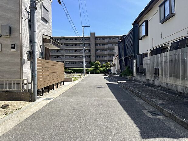 【前面道路含む外観】お客様にあった住宅ローンをご提案させていただきます