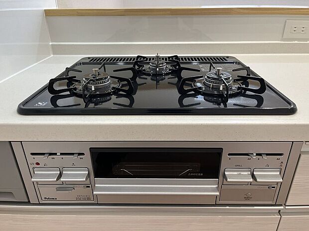 【その他設備】三口コンロで同時に複数の調理が可能です