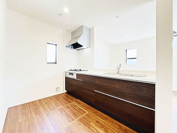 【キッチン】お手入れが楽に行える換気扇やステンレスワークトップは毎日お料理する奥様の味方!