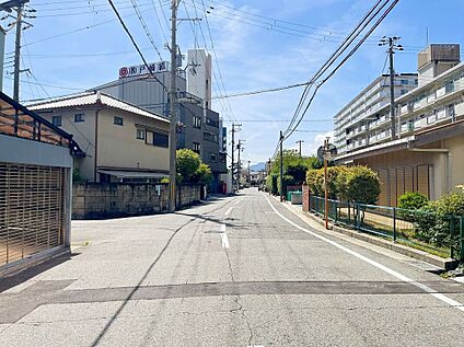 前面道路含む外観