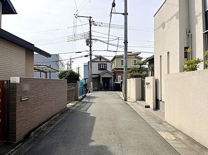 前面道路含む外観