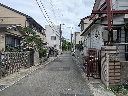 前面道路含む外観