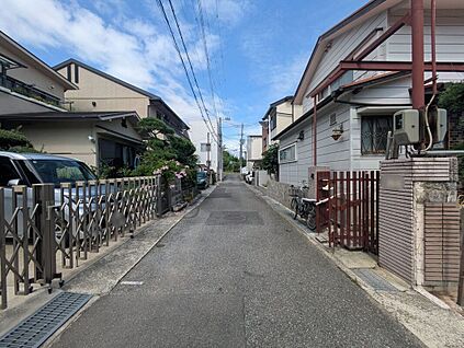 前面道路含む外観