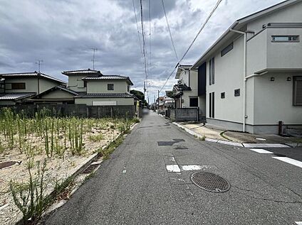 前面道路含む外観