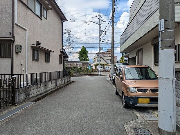 【前面道路含む外観】【解体前／現地前道】センチュリーグループにて全国規模の表彰経験多数あり！当社が自信をもってお客様にピッタリの物件をご提案いたします【不動産のプロにお任せください！】