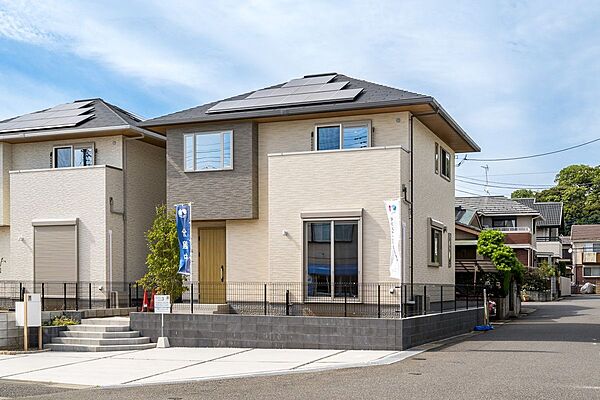 ■3号地外観　いつまでも飽きのこない、愛着を感じる家となるよう、均整の取れたシルエットと、自然な色合いのデザインを施しています。