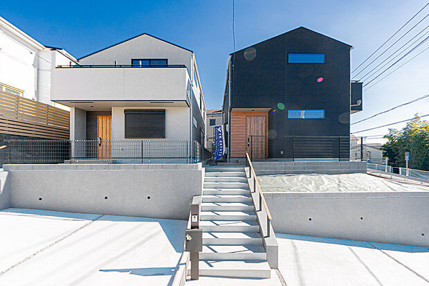 【☆☆マイホームの喜びを感じる陽当たりの良さ・開放感☆☆】マイホームを持つ幸せを存分に感じる陽当たり、開放感。
憧れのマイホームに相応しい美しく映える外観です。