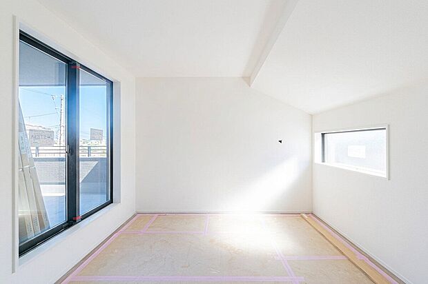 【☆☆　角住居の陽当たり・開放感　☆☆】一日のスタートに欠かせない陽ざし。朝の目覚めも太陽の力で元気にスッキリと。
風通しや開放感も良いお部屋だからストレスフリーな空間に。