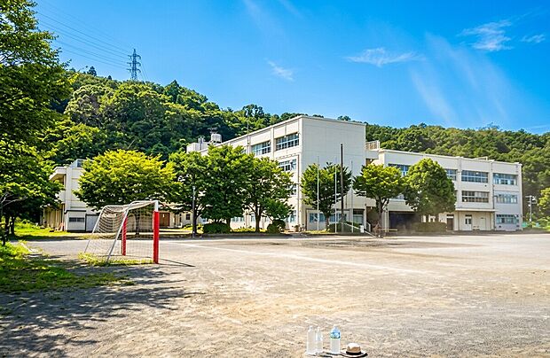 横浜市立朝比奈小学校（約426m）