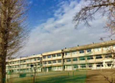 赤塚中学校(約1,800m)