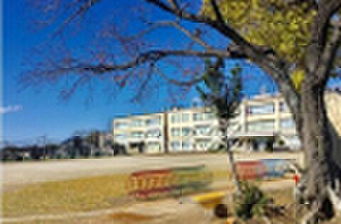 酒門小学校(約1,700m)