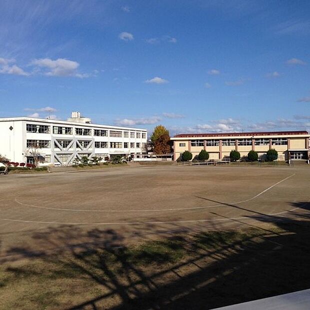 吉田小学校（約1,500m）