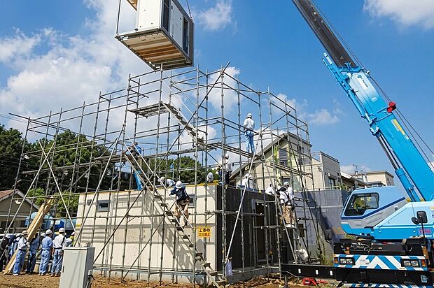 【ユニット工法】品質管理の徹底された工法で精密につくり込む、独自の「ユニット工法」で信頼性の高い高強度な躯体を作り上げています。