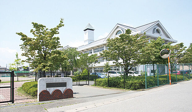 みどりが丘小学校 約1,400m~1,490m