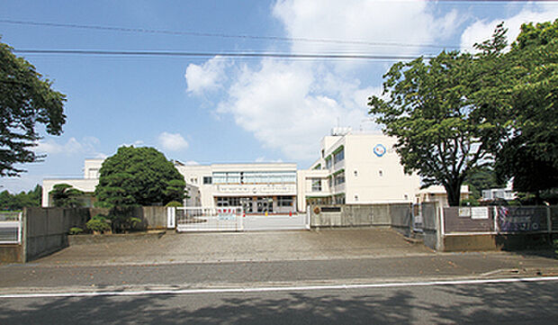 広瀬小学校まで徒歩わずか数分という近さは、毎日の登下校の安全はもちろん、忙しいパパ・ママの安心にもつながります。