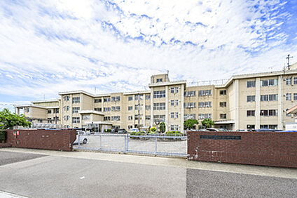 前橋市立箱田中学校 約1,270～1,320ｍ(徒歩15分～17分)