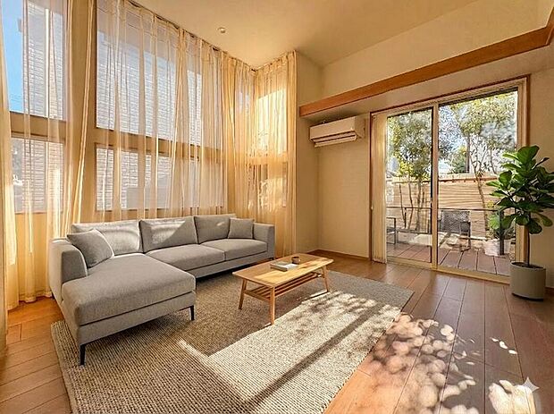 【LDK21.24帖】爽やかな日差しが差し込む明るいリビングです。