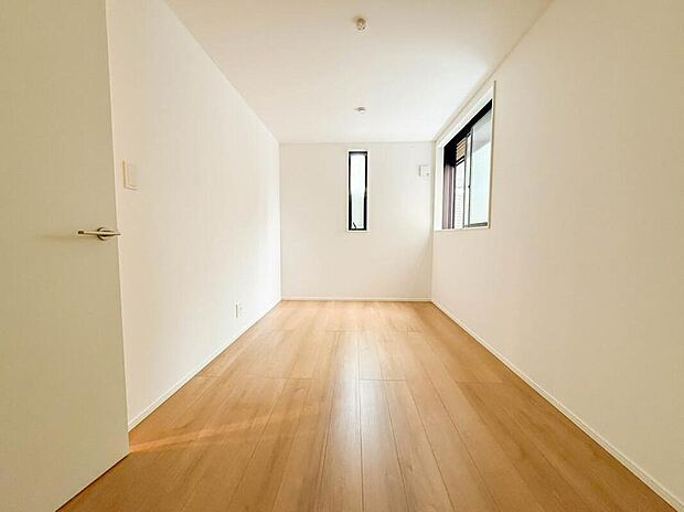 4号棟【SR6.51帖】昨今のトレンドになりつつあるのが、広過ぎず、快適すぎない子ども部屋。勉強と寝るだけの部屋にすることで閉じこもりがなくなり、リビングで過ごす時間が増えると言われています。